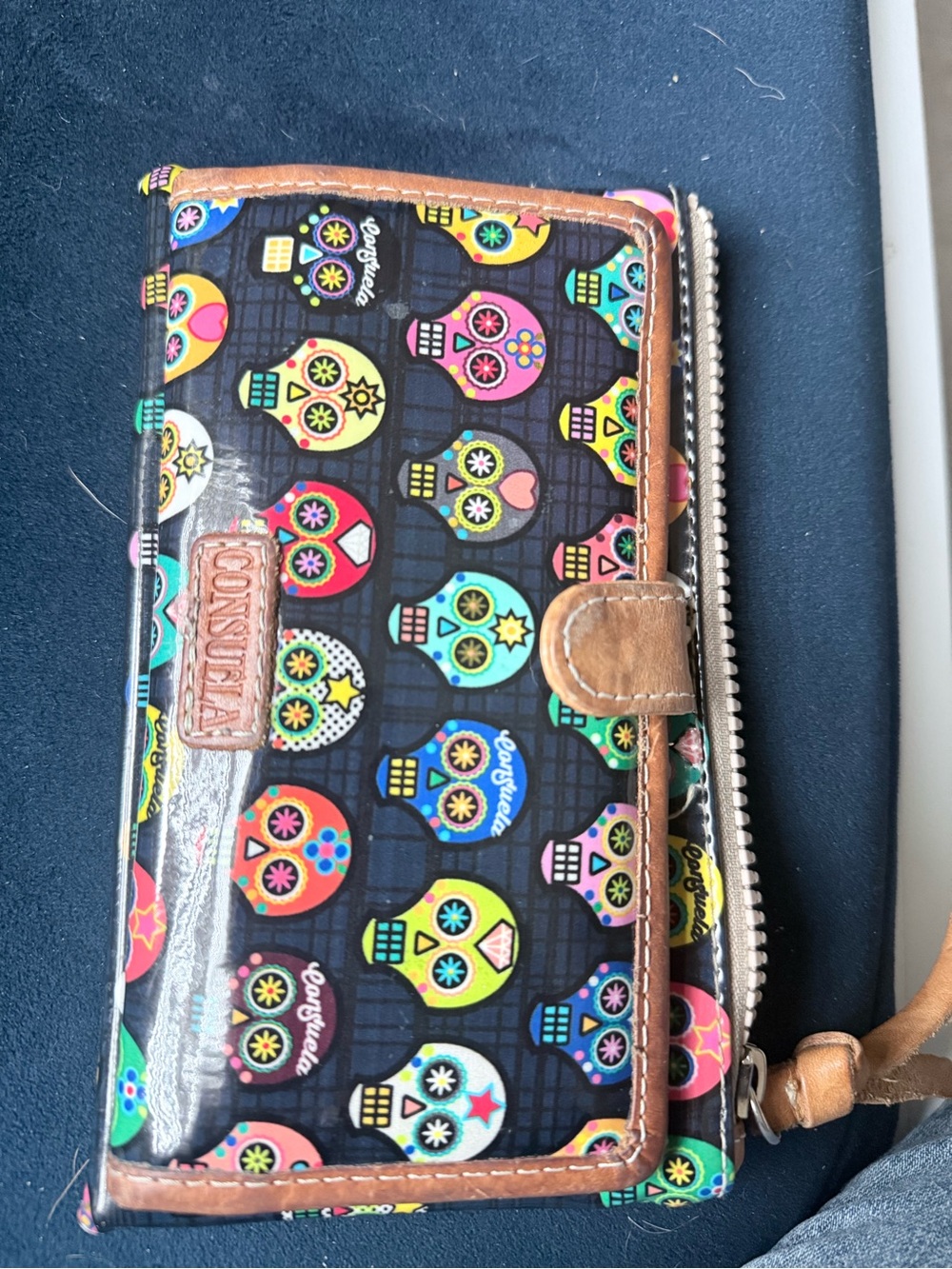 Consuela Multicolor Sugar Skull Wallet no white spots it’s lighting
